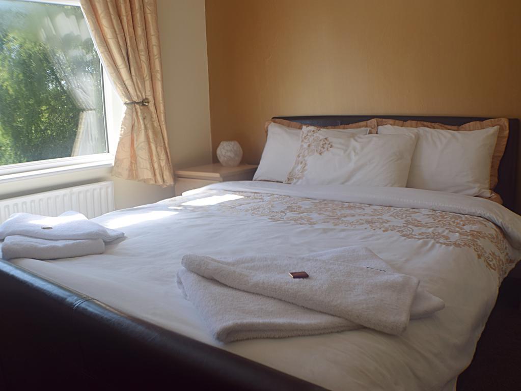 Broad Oaks B&B 솔리헐 외부 사진