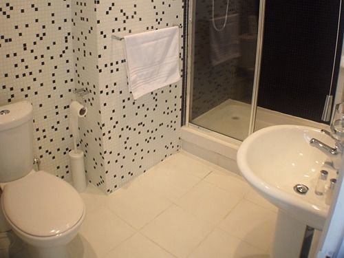 Broad Oaks B&B 솔리헐 외부 사진